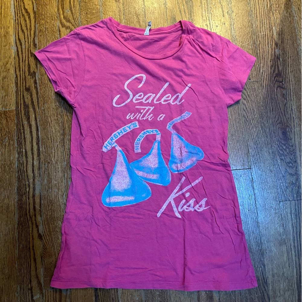 Pink Graphic T-Shirt with Hershey's Kiss